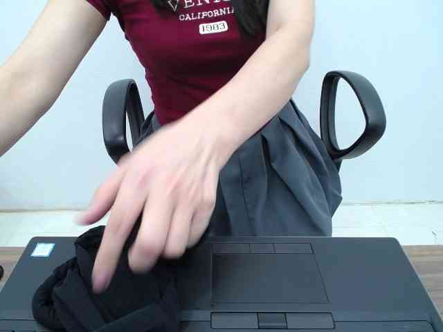 Lady-Young webcam