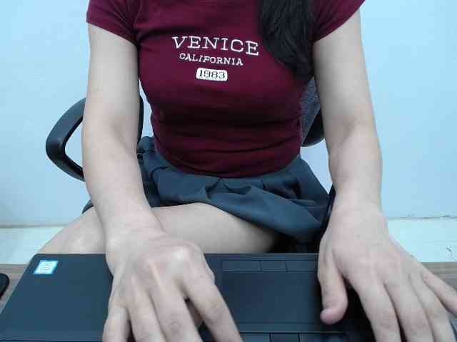 Lady-Young webcam