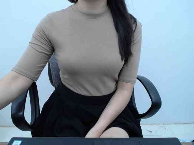 Lady-Young webcam