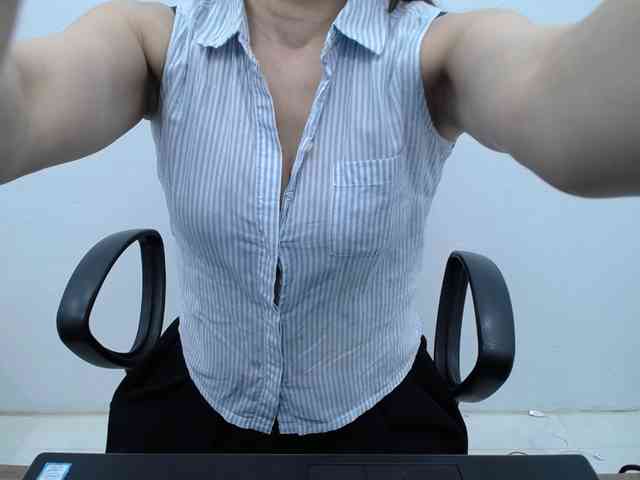 Lady-Young webcam