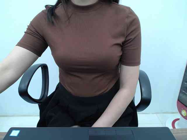 Lady-Young webcam