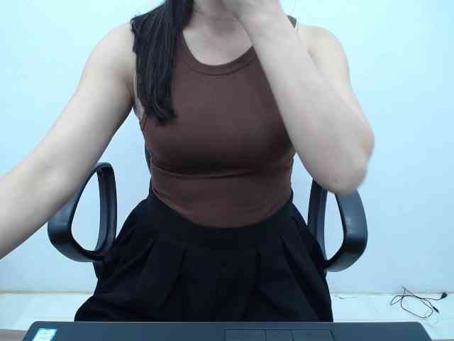 Lady-Young webcam