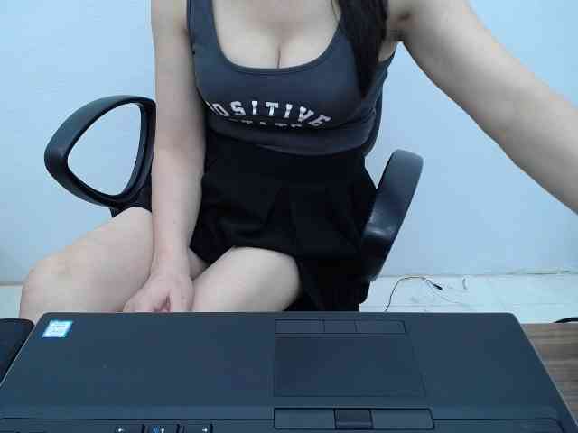 Lady-Young webcam