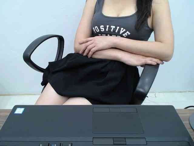 Lady-Young webcam
