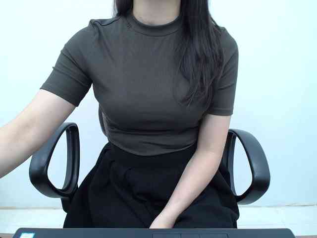 Lady-Young webcam
