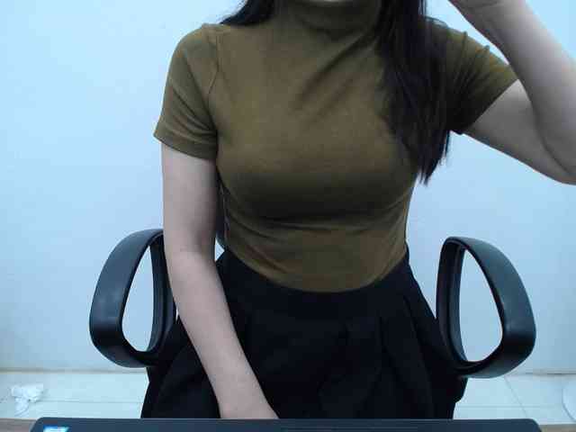 Lady-Young webcam