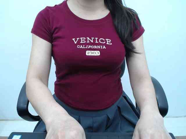 Lady-Young webcam