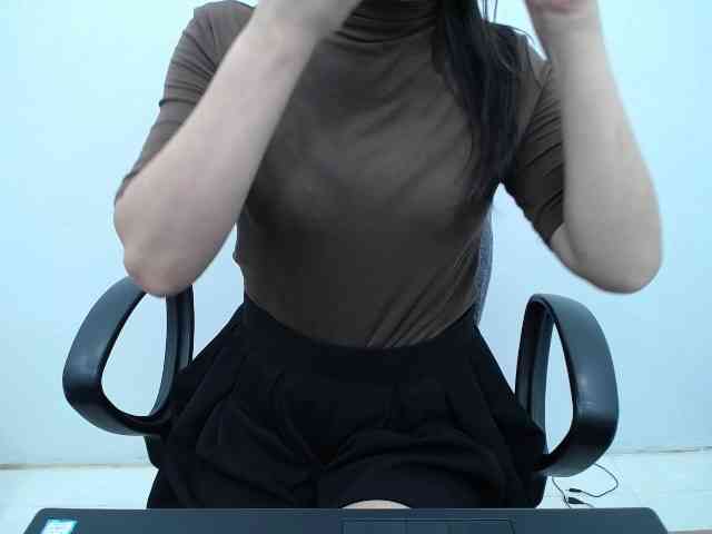 Lady-Young webcam