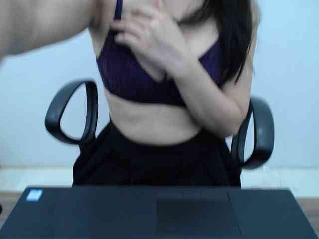 Lady-Young webcam