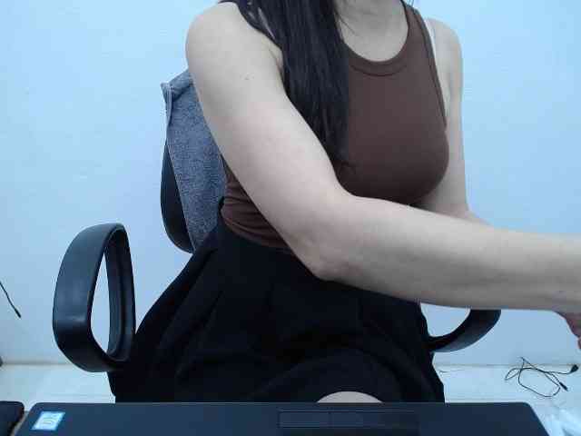 Lady-Young webcam