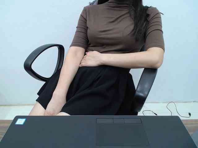 Lady-Young webcam