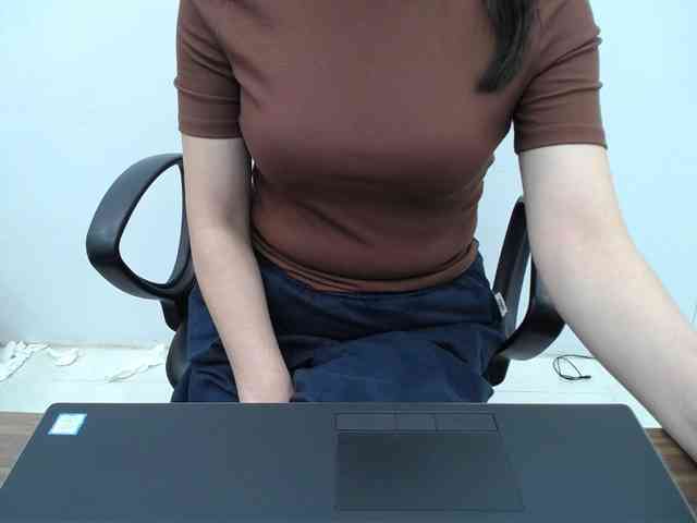 Lady-Young webcam