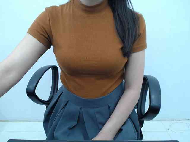 Lady-Young webcam