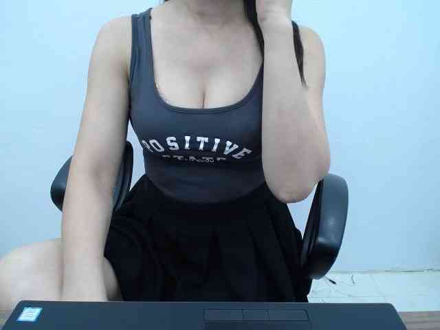 Lady-Young webcam