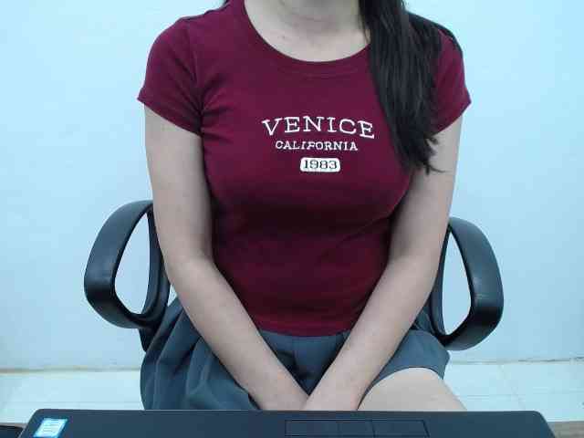 Lady-Young webcam