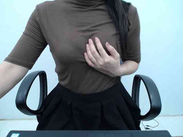 Lady-Young webcam