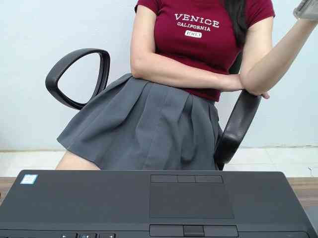 Lady-Young webcam