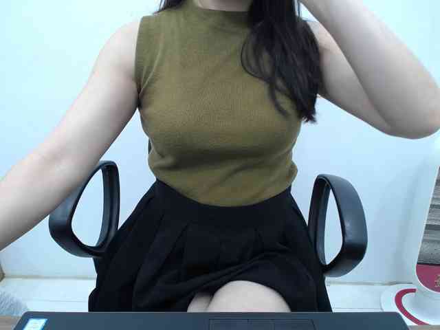 Lady-Young webcam