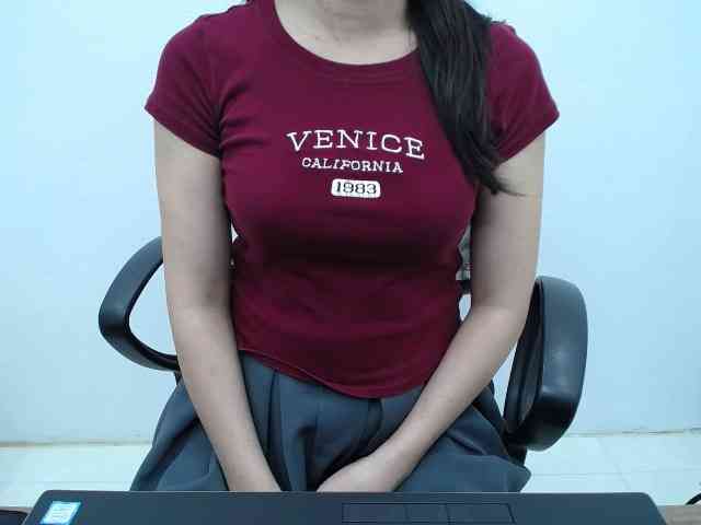 Lady-Young webcam