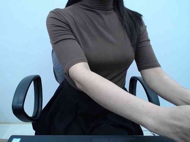 Lady-Young webcam