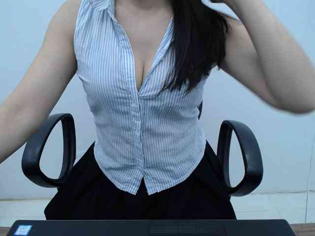 Lady-Young webcam