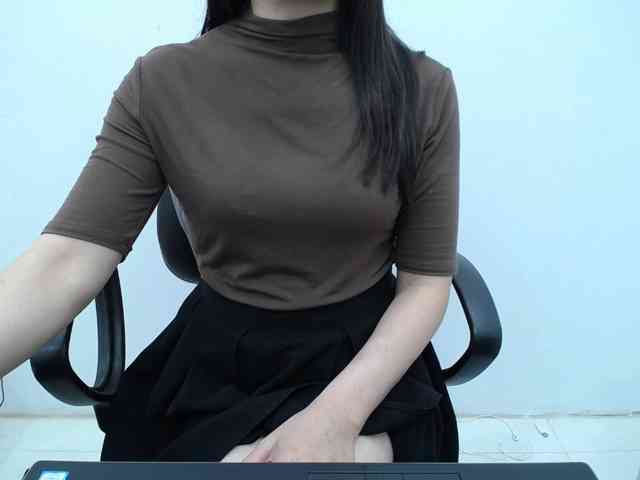 Lady-Young webcam