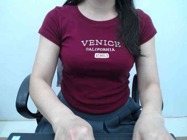 Lady-Young webcam