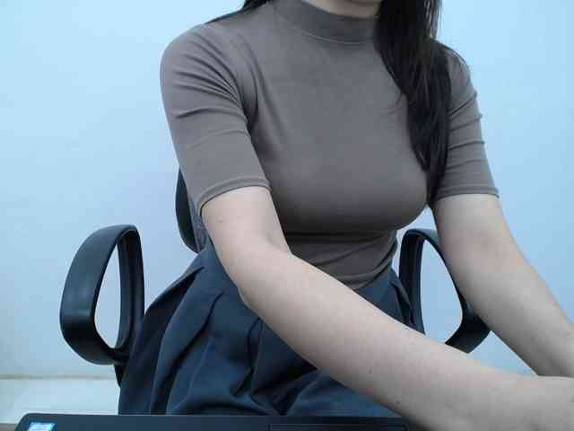 Lady-Young webcam