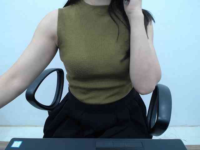Lady-Young webcam
