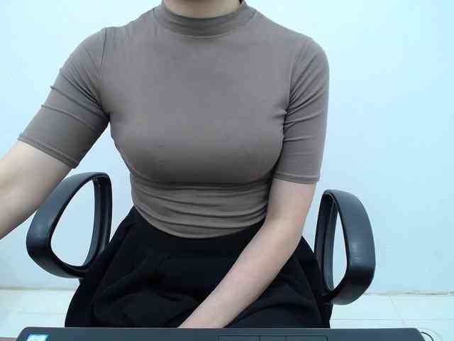 Lady-Young webcam