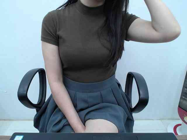 Lady-Young webcam
