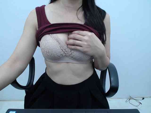 Lady-Young webcam
