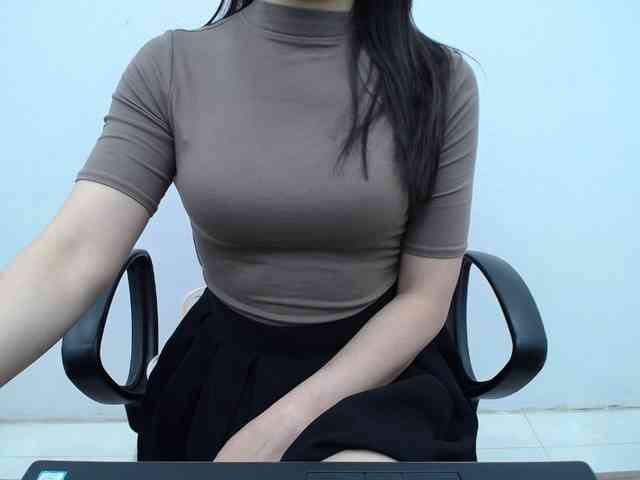 Lady-Young webcam