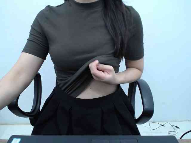 Lady-Young webcam