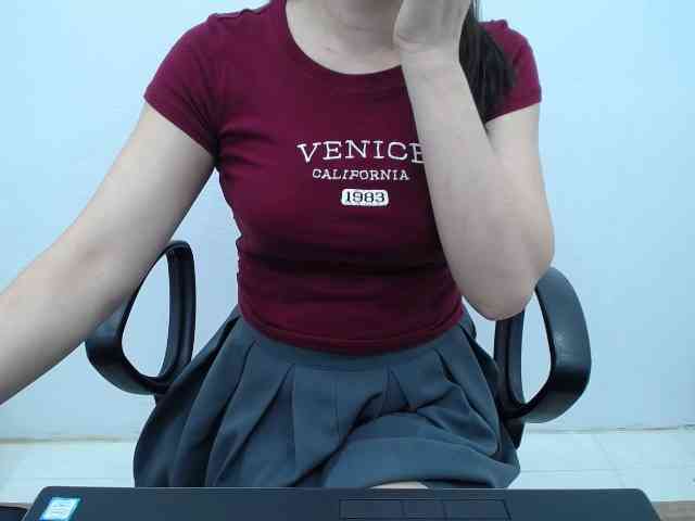 Lady-Young webcam