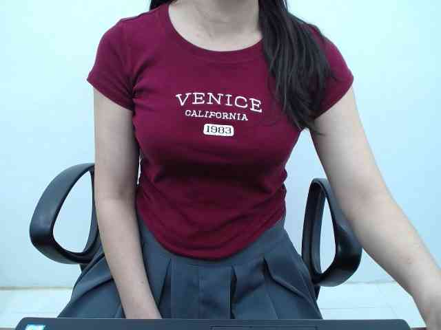 Lady-Young webcam