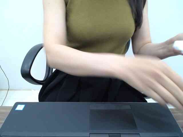 Lady-Young webcam