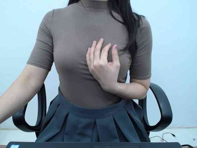 Lady-Young webcam
