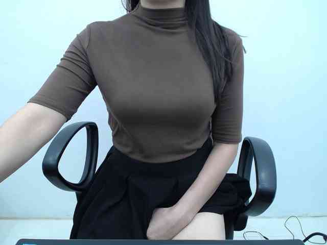 Lady-Young webcam