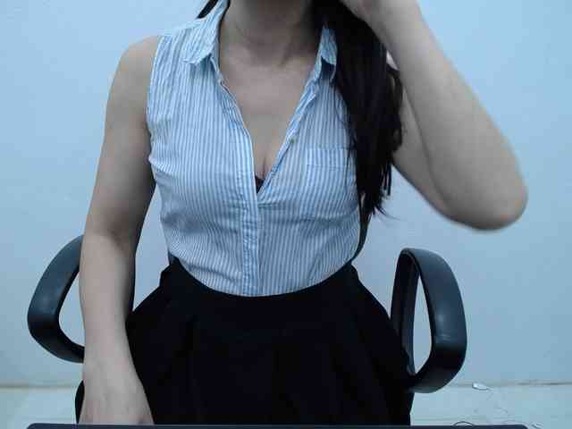 Lady-Young webcam