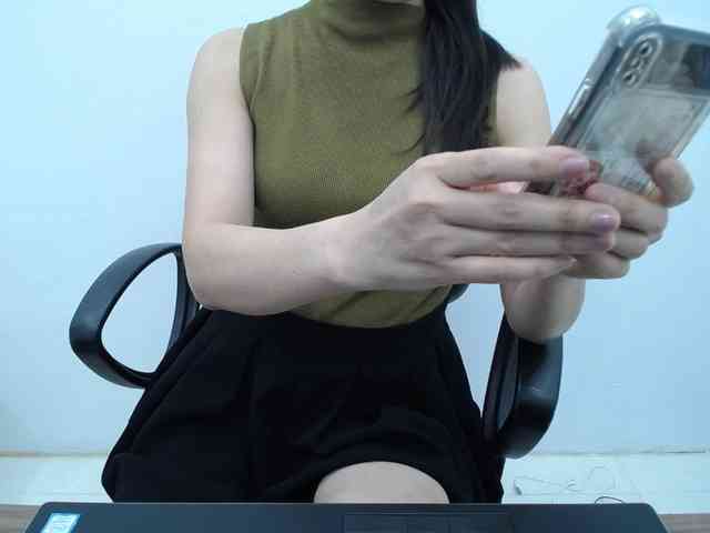 Lady-Young webcam