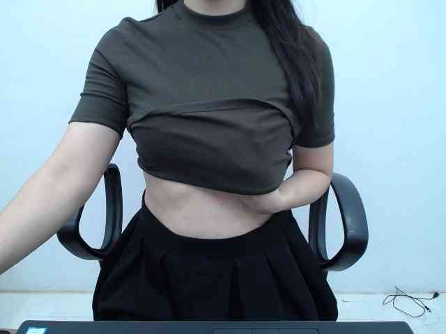 Lady-Young webcam