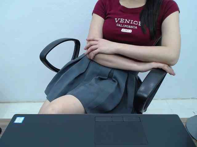 Lady-Young webcam