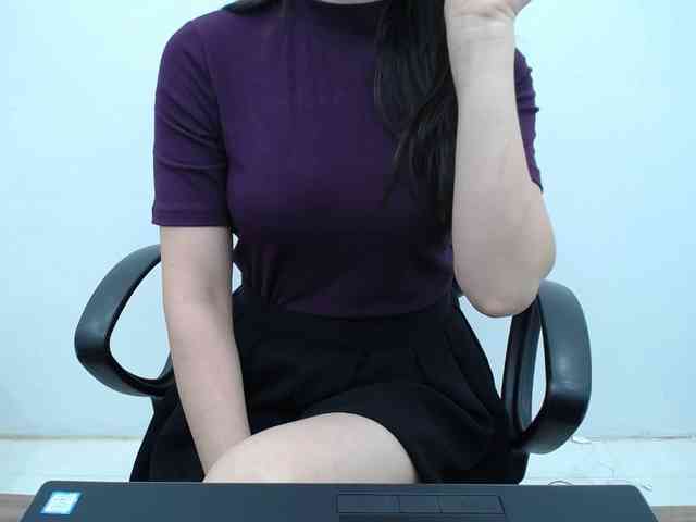 Lady-Young webcam