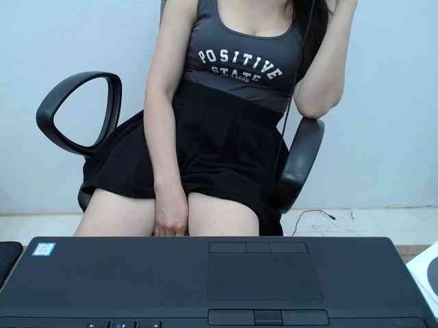 Lady-Young webcam