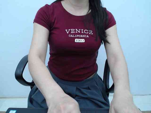 Lady-Young webcam