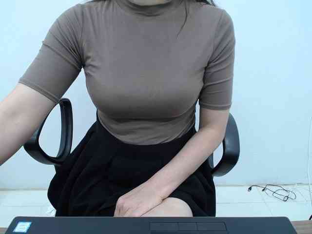 Lady-Young webcam