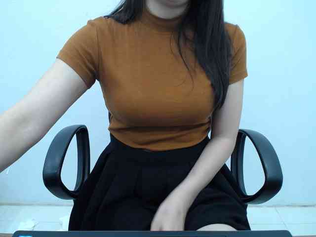 Lady-Young webcam