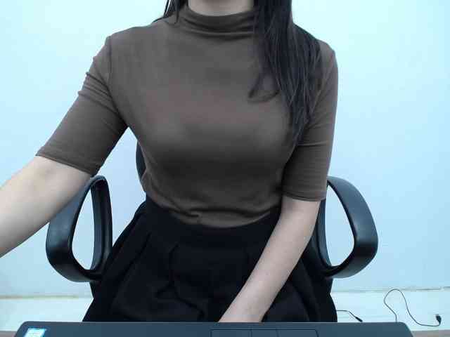 Lady-Young webcam