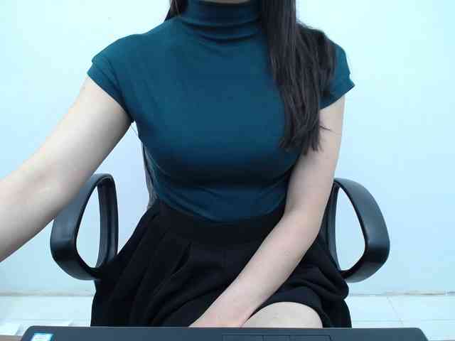 Lady-Young webcam